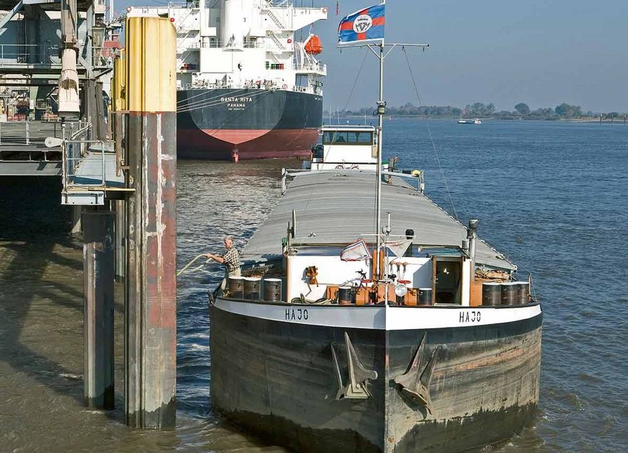 Binnen- und Seeschiffsbefrachtung Binnen- und Seeschiffsbefrachtung