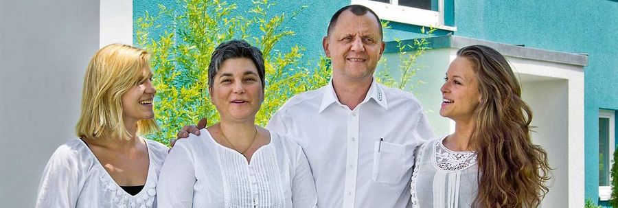 Waschechter Familienbetrieb: Jessica, Rosa und Tibor Kawasch sowie Rebecca Kawasch-Stock (v.l.) Waschechter Familienbetrieb: Jessica, Rosa und Tibor Kawasch sowie Rebecca Kawasch-Stock (v.l.)