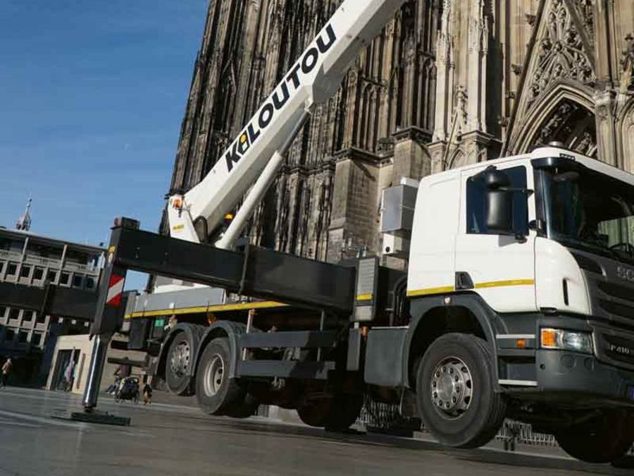 KILOUTOU Deutschland Lkw-Arbeitsbühne im Einsatz KILOUTOU Deutschland Lkw-Arbeitsbühne im Einsatz