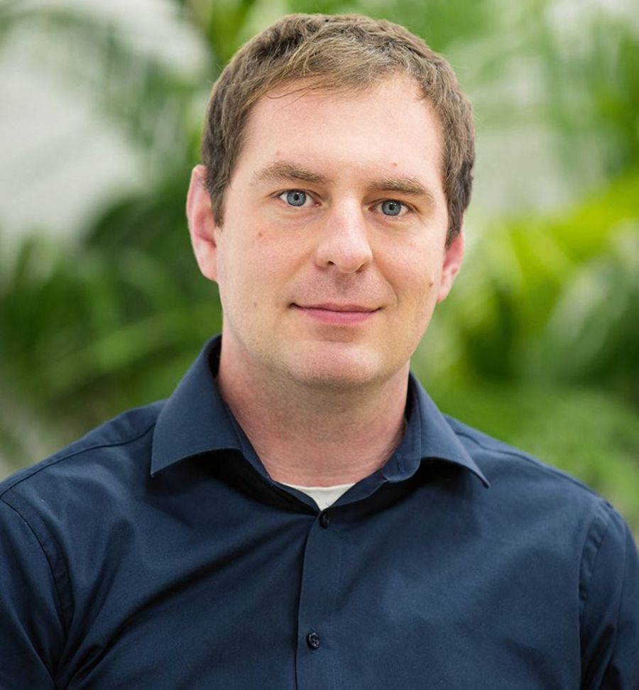 Fabian Farr leitet die Bereiche Marketing und Entwicklung & Projekte Fabian Farr leitet die Bereiche Marketing und Entwicklung & Projekte