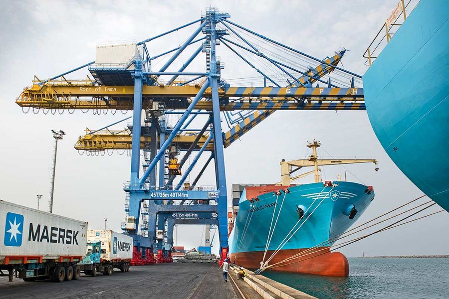 Maersk unterhält Büros und Anlagen in nahezu allen Häfen auf allen Kontinenten Maersk unterhält Büros und Anlagen in nahezu allen Häfen auf allen Kontinenten