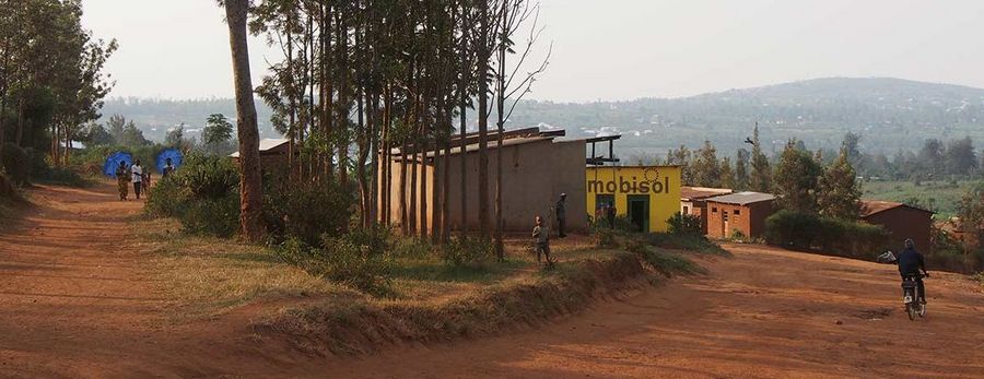 In den Partnerländern unterhält Mobisol eigene Niederlassungen und Shops, wie hier in Ruanda In den Partnerländern unterhält Mobisol eigene Niederlassungen und Shops, wie hier in Ruanda