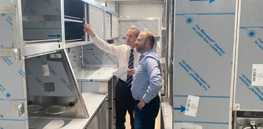 KUGEL Edelstahlverarbeitung - Geschäftsführer Gerd Betz zusammen mit seinem Technischen Leiter Simon Kuchler KUGEL Edelstahlverarbeitung - Geschäftsführer Gerd Betz zusammen mit seinem Technischen Leiter Simon Kuchler