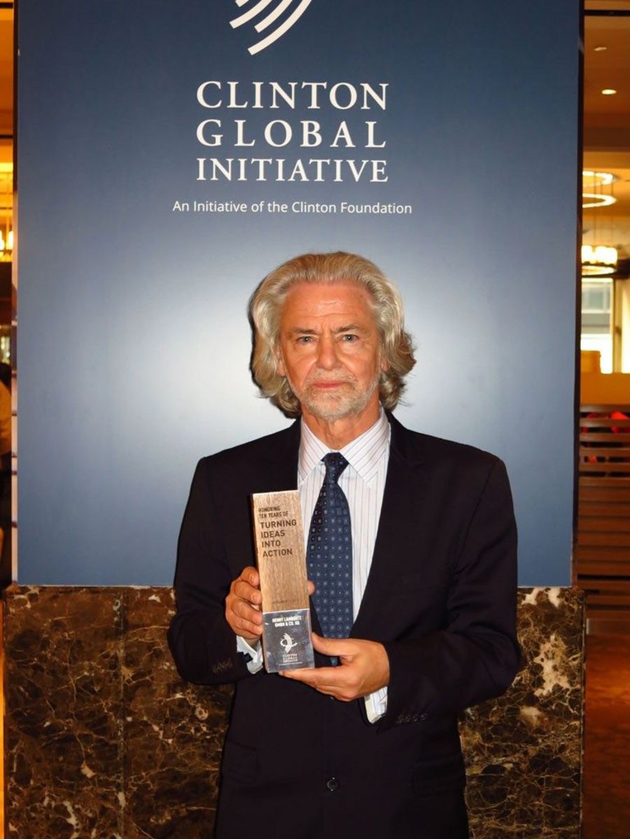 Hermann Bühlbecker bei der Clinton Global Initiative in New York 2014; er erhielt den Award für 10-jährige Unterstützung und Ideengeberschaft für die Ziele der Clinton Global Initiative Hermann Bühlbecker bei der Clinton Global Initiative in New York 2014; er erhielt den Award für 10-jährige Unterstützung und Ideengeberschaft für die Ziele der Clinton Global Initiative