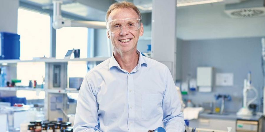 Dr. Jörg Zimmer, Geschäftsführer der Cesra Arzneimittel GmbH & Co. KG Dr. Jörg Zimmer, Geschäftsführer der Cesra Arzneimittel GmbH & Co. KG