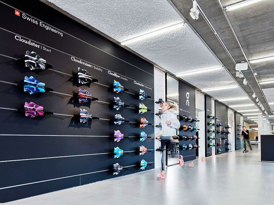 On Headquarter Zürich: Running Wall On Headquarter Zürich: Running Wall
