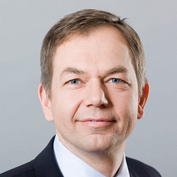 Dr. Bernd Fakesch Dr. Bernd Fakesch