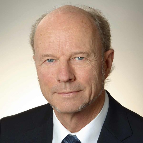 Dr. Arndt Richter Dr. Arndt Richter