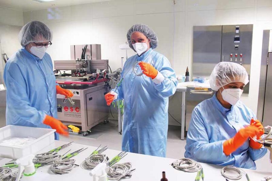 Dr. Langer Medical Fertigung im Reinraum Dr. Langer Medical Fertigung im Reinraum