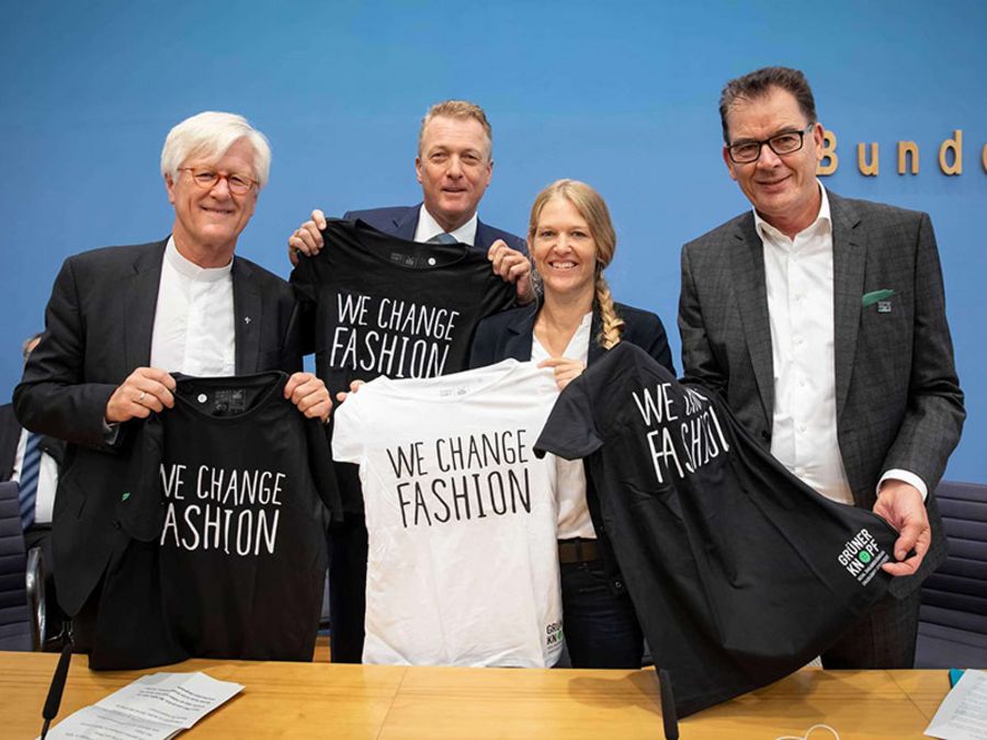 „Wir müssen Kleidung wieder wertschätzen“ „Wir müssen Kleidung wieder wertschätzen“