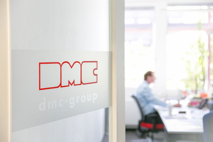 DMC steht für Datenverarbeitung, Management und Consulting. DMC steht für Datenverarbeitung, Management und Consulting.