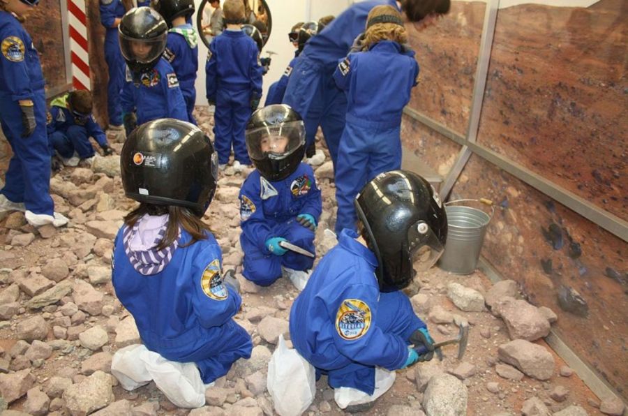 Großveranstaltung mit 880 Kindern: Erlebnisaktion Mars Großveranstaltung mit 880 Kindern: Erlebnisaktion Mars