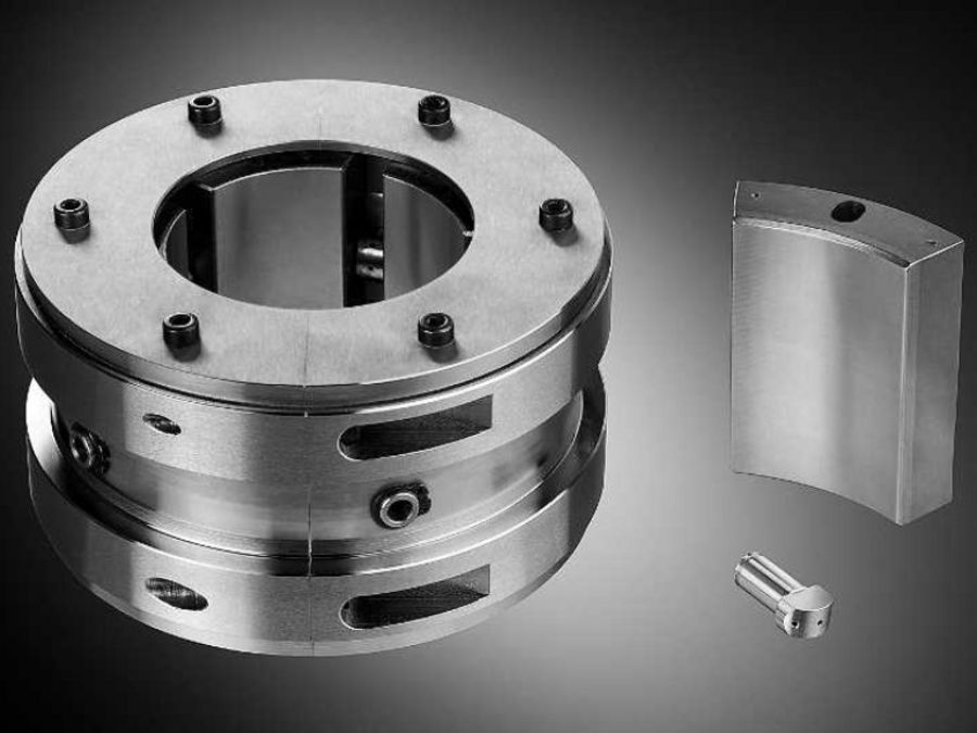 Detailaufnahme eines Radialkippsegmentlagers von Gleitlagertechnik Weißbacher Detailaufnahme eines Radialkippsegmentlagers von Gleitlagertechnik Weißbacher