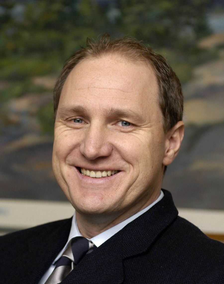 Volker Neuber, Geschäftsführender Gesellschafter der Ettlinger Kunststoffmaschinen GmbH. Volker Neuber, Geschäftsführender Gesellschafter der Ettlinger Kunststoffmaschinen GmbH.