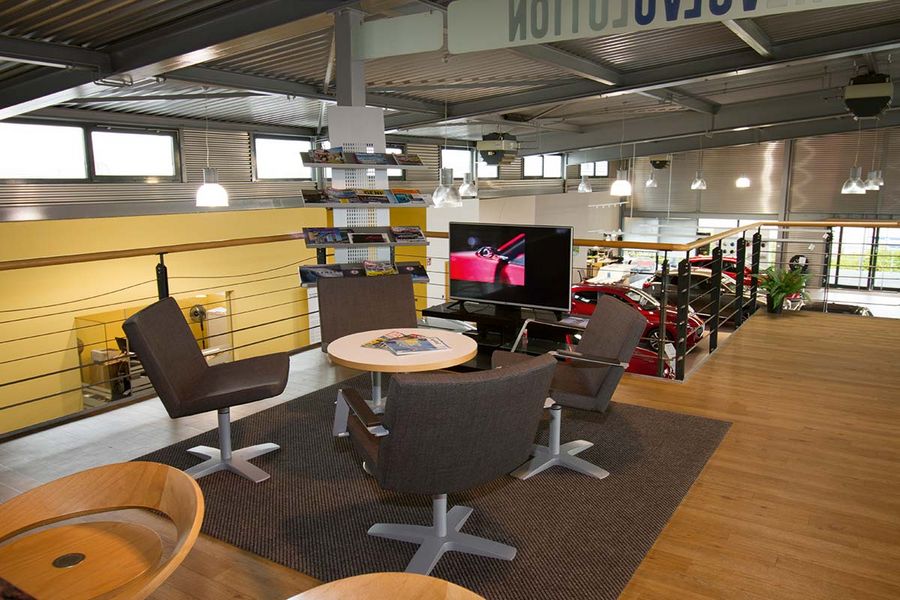Der Verkausraum von Coenen Motors. Der Verkausraum von Coenen Motors.