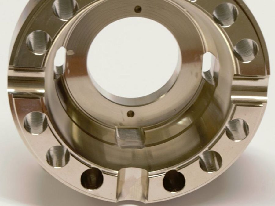 Die Firma bearbeitet Bauteile mit einem Durchmesser von 20 mm bis 0,5 m Die Firma bearbeitet Bauteile mit einem Durchmesser von 20 mm bis 0,5 m