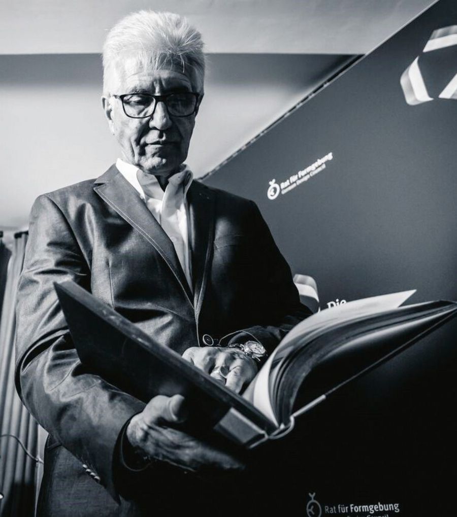 Jürgen Duhnke, Geschäftsführer der J.D. Schwimmbad-Bau & Design GmbH Jürgen Duhnke, Geschäftsführer der J.D. Schwimmbad-Bau & Design GmbH