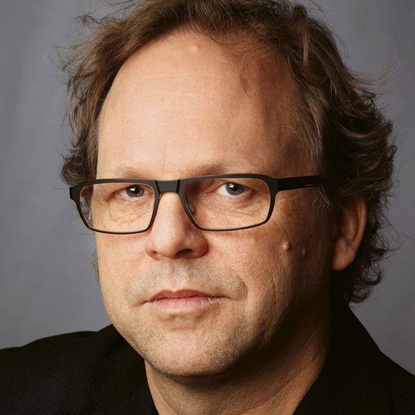 Prof. Arch. Dipl. Ing. Roger Riewe Prof. Arch. Dipl. Ing. Roger Riewe