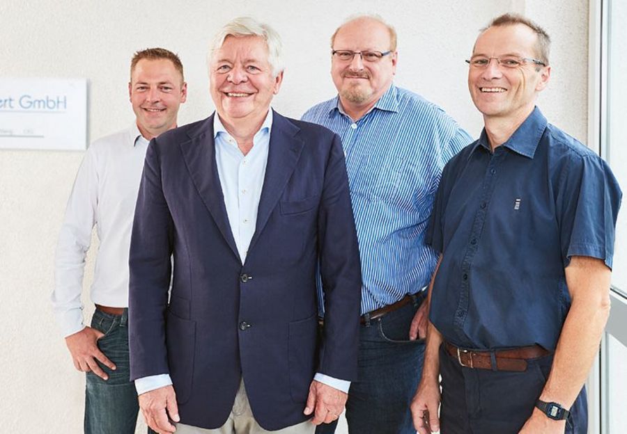 Gutes Betriebsklima: Führungsteam mit Dr. Norbert Dieterich (2.v.l.) Gutes Betriebsklima: Führungsteam mit Dr. Norbert Dieterich (2.v.l.)