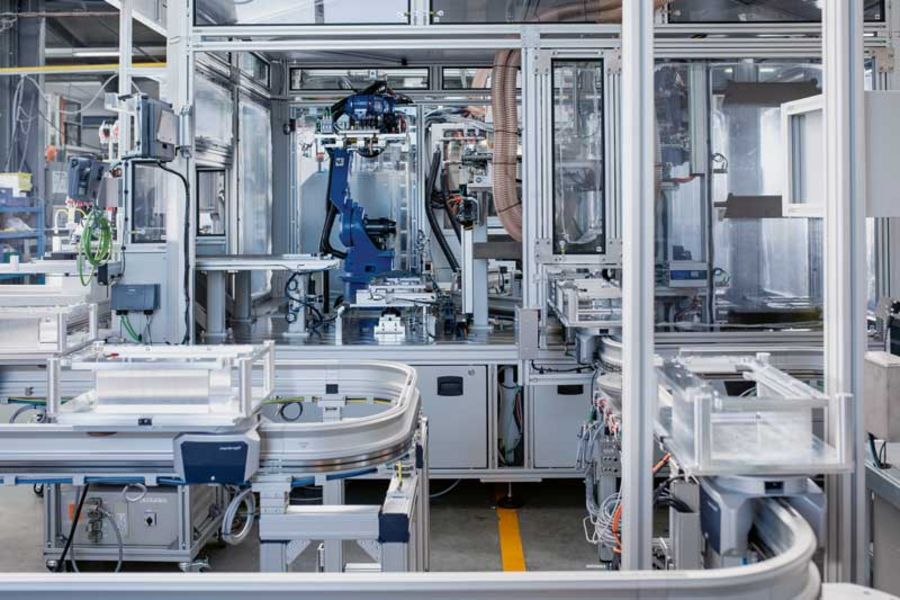 HAHN Automation Klebelinie für digitale Displays