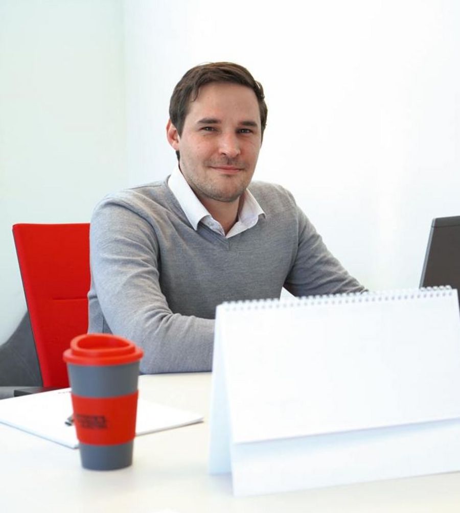Gregor Uher, Betriebsleiter/Prokurist der Zeman Bauelemente Produktions GmbH Gregor Uher, Betriebsleiter/Prokurist der Zeman Bauelemente Produktions GmbH