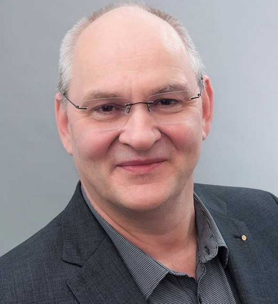 Dipl.-Ing. Christoph Schneider, Geschäftsführer der Odenwälder Kunststoffwerke Gehäusesysteme GmbH Dipl.-Ing. Christoph Schneider, Geschäftsführer der Odenwälder Kunststoffwerke Gehäusesysteme GmbH