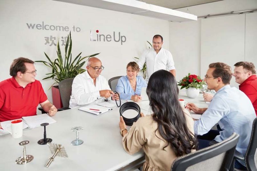 Line Up - Mitarbeiterbesprechung Line Up - Mitarbeiterbesprechung
