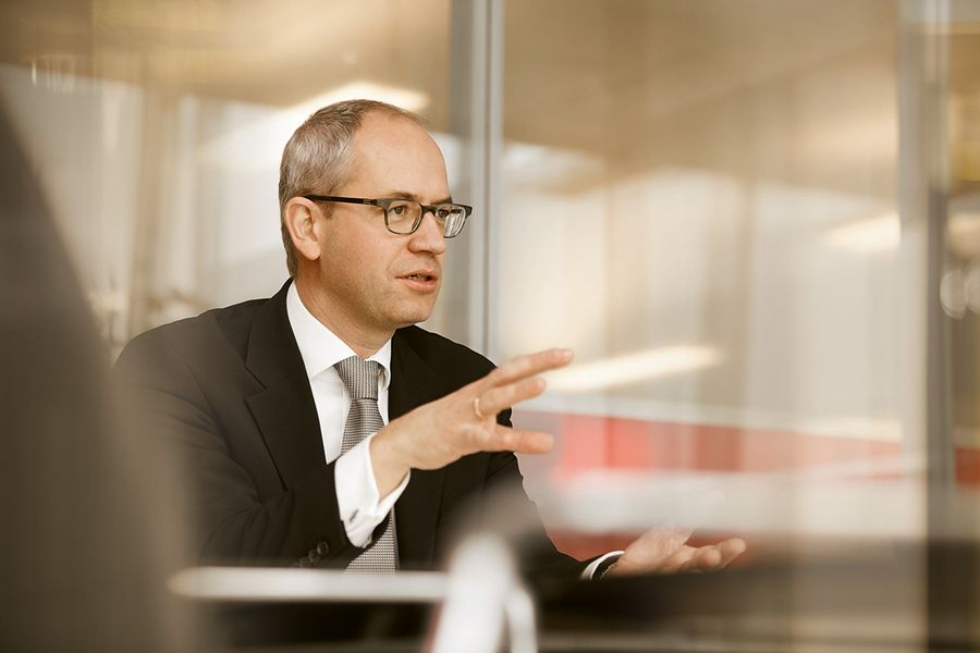 Diplom-Betriebswirt und MBA Wenzel R.B. Hoberg ist seit Februar 2016 Geschäftsführer der TRIUVA Kapitalverwaltungsgesellschaft mbH Diplom-Betriebswirt und MBA Wenzel R.B. Hoberg ist seit Februar 2016 Geschäftsführer der TRIUVA Kapitalverwaltungsgesellschaft mbH