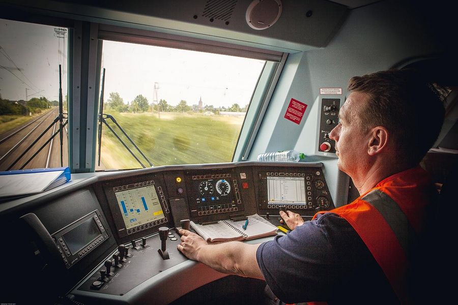 Lokführer im Cockpit Lokführer im Cockpit
