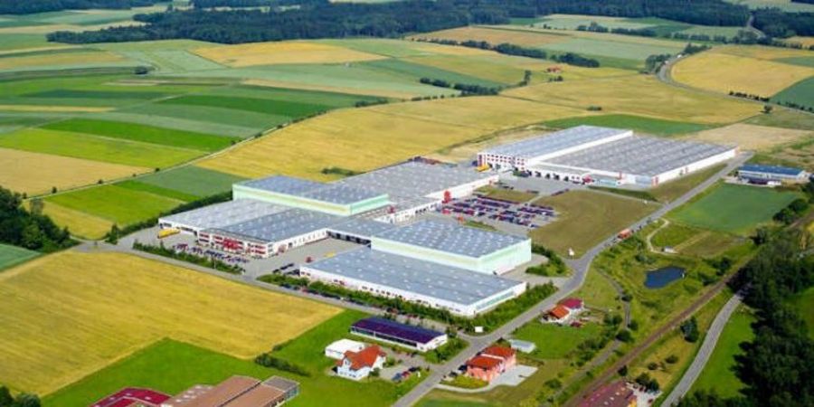 Viel Platz für Bücher und andere Artikel: Sigloch verfügt über 90.000 m² modernster Produktions- und Lagerfläche. Viel Platz für Bücher und andere Artikel: Sigloch verfügt über 90.000 m² modernster Produktions- und Lagerfläche.