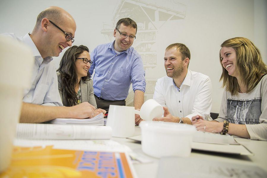 Erfahrene Experten bei der HUBER EINKAUF GmbH & Co. KG Erfahrene Experten bei der HUBER EINKAUF GmbH & Co. KG