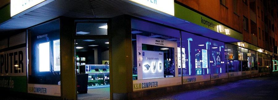 K & M Computer Filiale bei Nacht K & M Computer Filiale bei Nacht