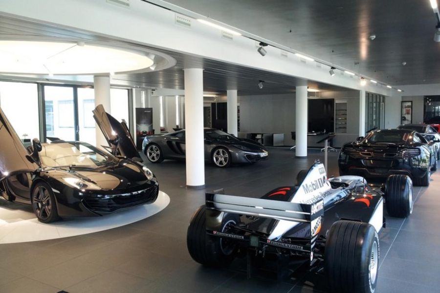 Die Dörr Group betreibt Autohäuser in Frankfurt, Stuttgart und München. Die Dörr Group betreibt Autohäuser in Frankfurt, Stuttgart und München.