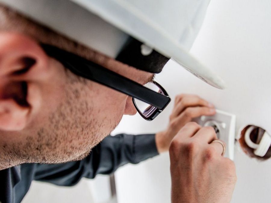 Wie viel Gehalt bekommt ein Elektriker?