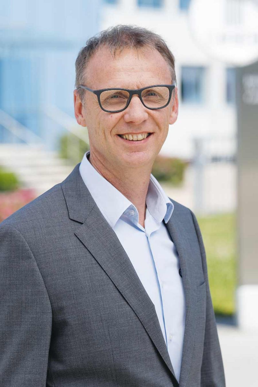 Dr. Jörg Zimmer, Geschäftsführer der Cesra Arzneimittel GmbH & Co. KG Dr. Jörg Zimmer, Geschäftsführer der Cesra Arzneimittel GmbH & Co. KG