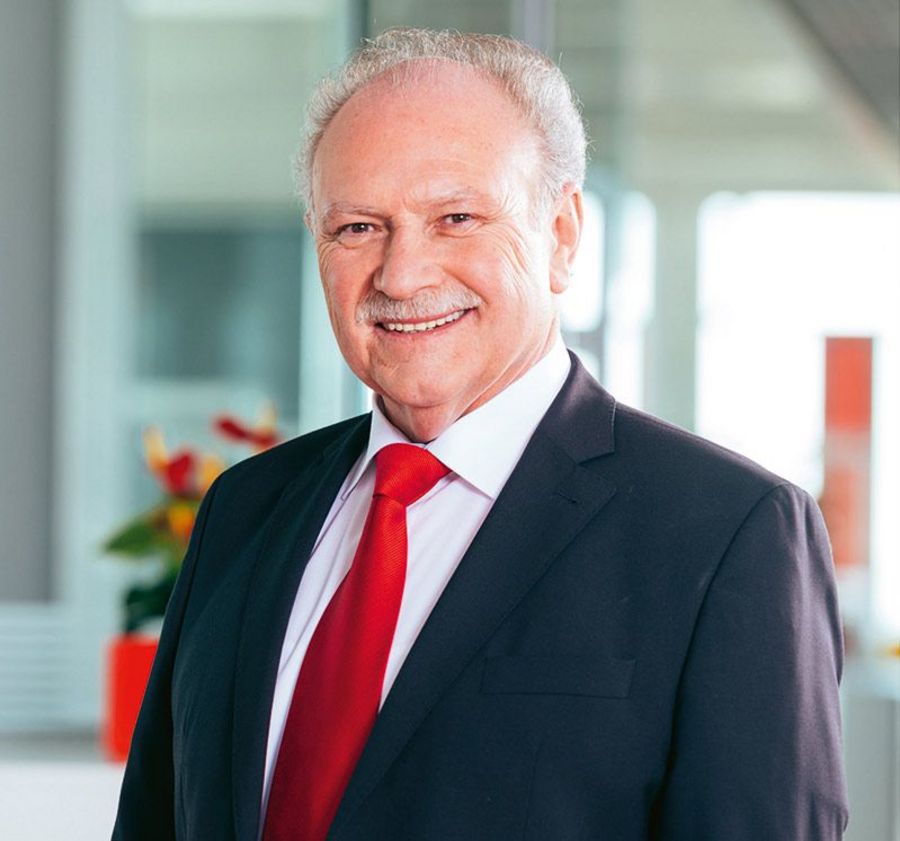 Klaus Schnepf, Geschäftsführender Gesellschafter der SCHNEPF Planungsgruppe Energietechnik GmbH & Co. KG Klaus Schnepf, Geschäftsführender Gesellschafter der SCHNEPF Planungsgruppe Energietechnik GmbH & Co. KG