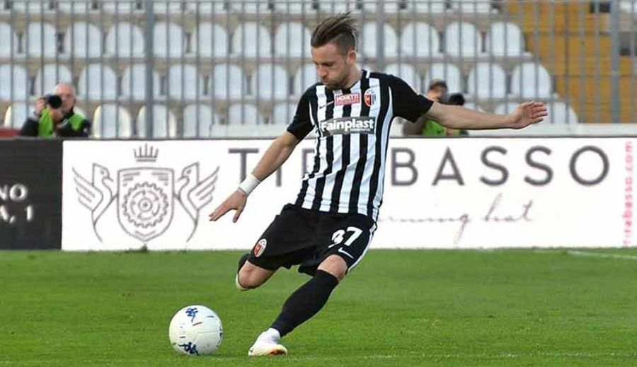 Tirabasso Serafino ist Sponsor des italienischen Fußballclubs Ascoli Calcio Tirabasso Serafino ist Sponsor des italienischen Fußballclubs Ascoli Calcio