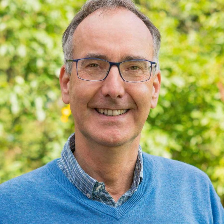 Dipl. Ing. (FH) Jörg Baumhauer, Geschäftsführer der re-natur GmbH Dipl. Ing. (FH) Jörg Baumhauer, Geschäftsführer der re-natur GmbH