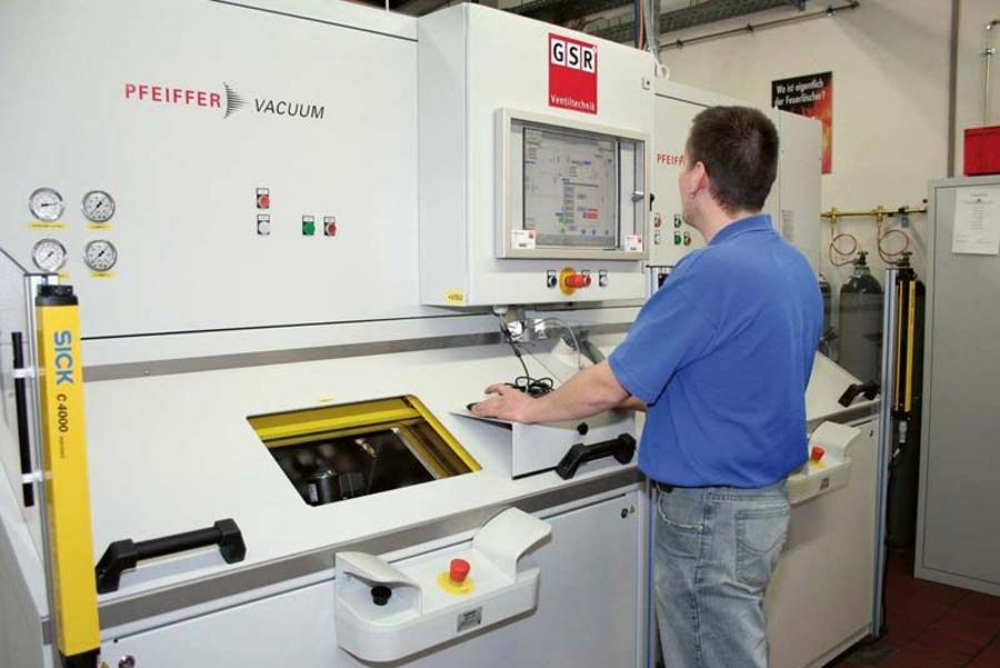 GSR Ventiltechnik Mitarbeiter am Prüfstand GSR Ventiltechnik Mitarbeiter am Prüfstand