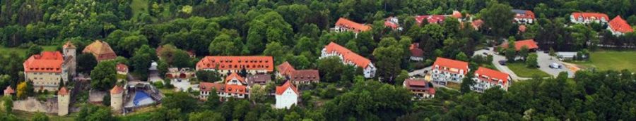 In idyllischer Umgebung alt werden: Luftansicht von Schloß Stetten In idyllischer Umgebung alt werden: Luftansicht von Schloß Stetten