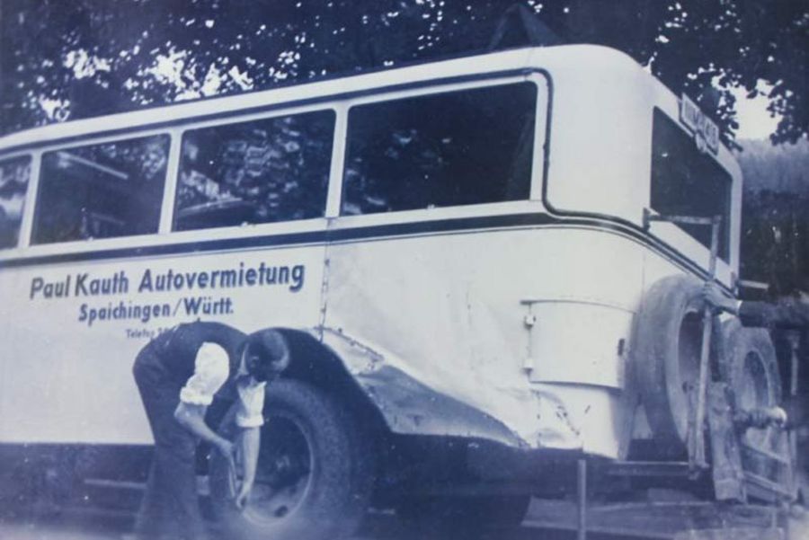 PAUL KAUTH - Paul Kauth mit seinem Fuhrpark in den Anfangsjahren PAUL KAUTH - Paul Kauth mit seinem Fuhrpark in den Anfangsjahren