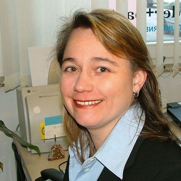 Geschäftsführende Gesellschafterin: Dipl.-Betrw. Nathalie Scheerer Geschäftsführende Gesellschafterin: Dipl.-Betrw. Nathalie Scheerer