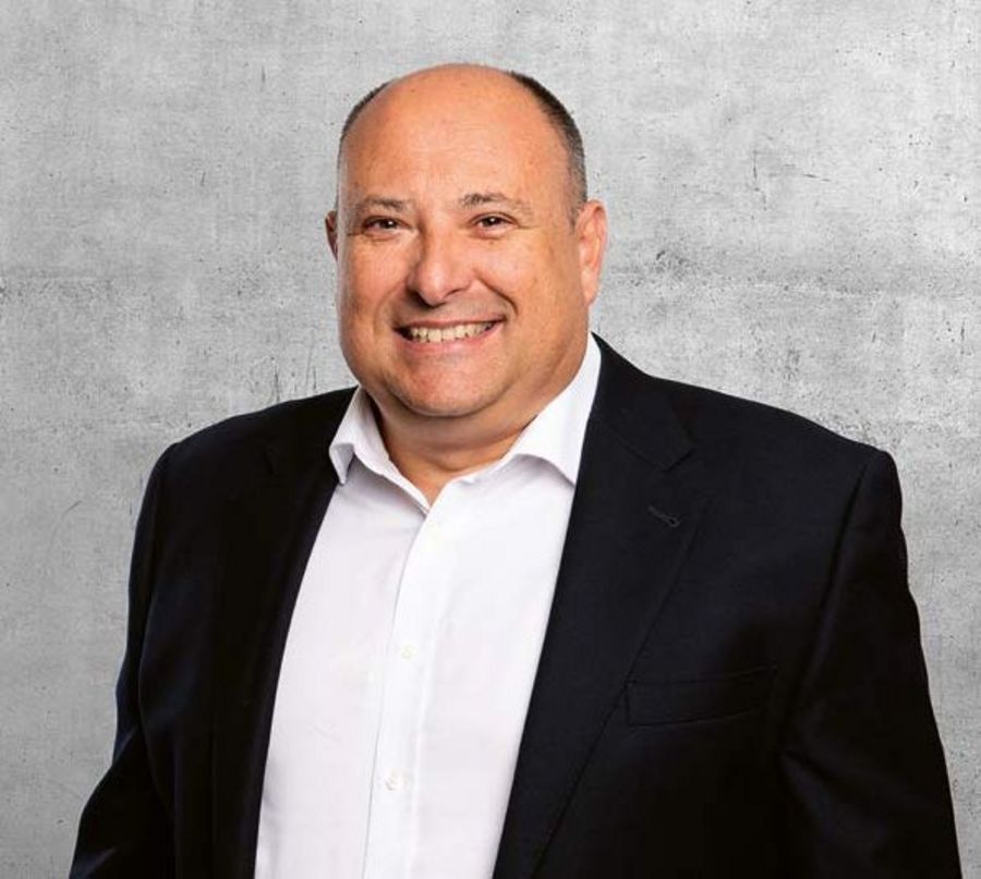 Javier Gutiérrez, Geschäftsführer der NOE-Schaltechnik GmbH Javier Gutiérrez, Geschäftsführer der NOE-Schaltechnik GmbH