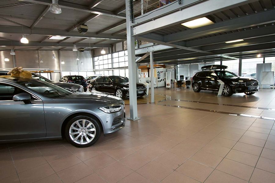 Ausstellungsraum von Coenen Motors. Ausstellungsraum von Coenen Motors.