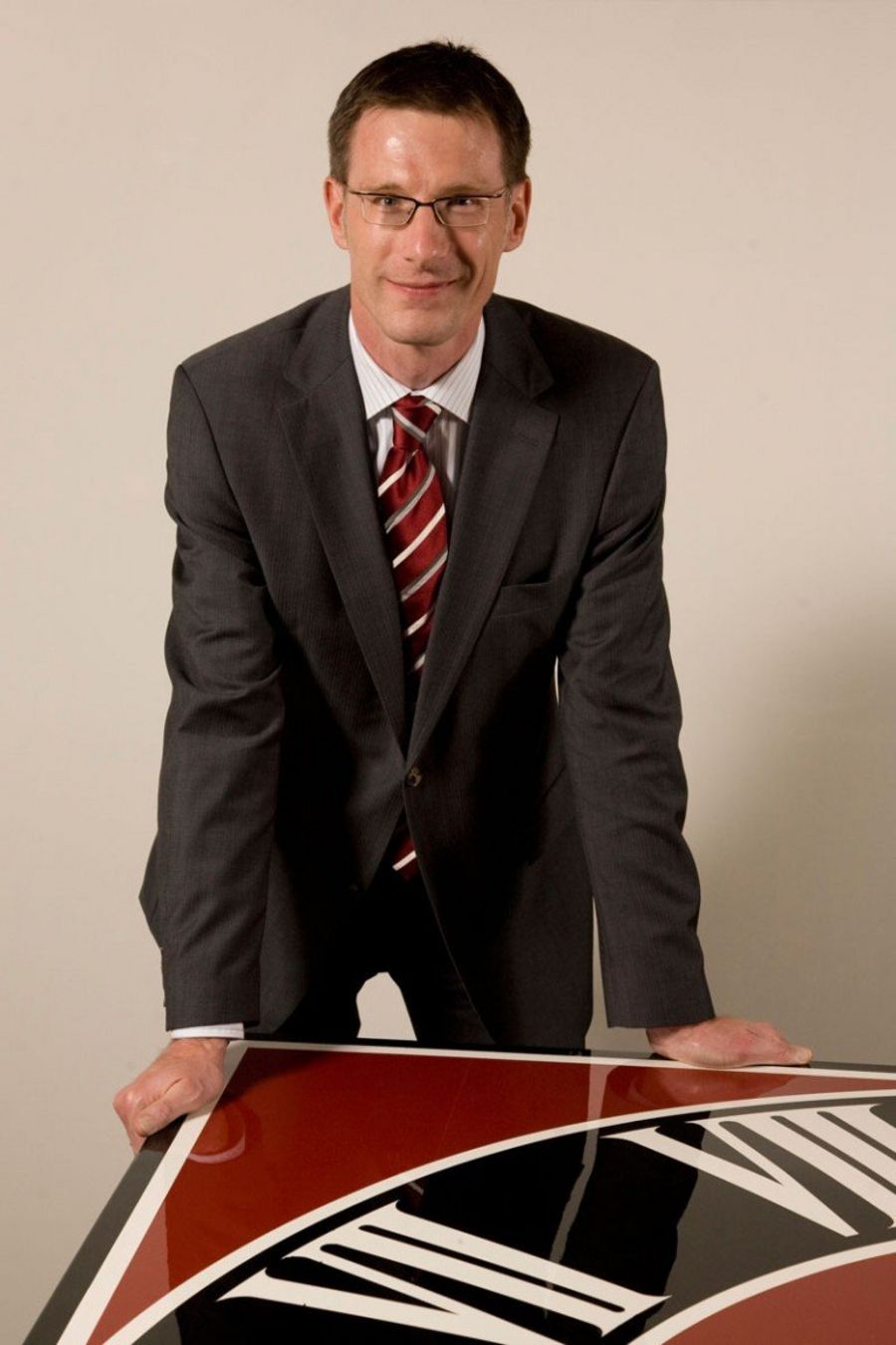 Johannes Perrot, einer von drei Geschäftsführern bei Perrot Turmuhren und Läuteanlagen Johannes Perrot, einer von drei Geschäftsführern bei Perrot Turmuhren und Läuteanlagen