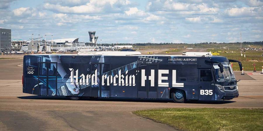 Cobus - Bus am Flughafen Helsiniki