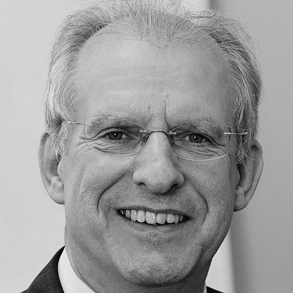 Dr. Ernst Schröder, Geschäftsführer der InProcess Instruments Gesellschaft für Prozessanalytik mbH Dr. Ernst Schröder, Geschäftsführer der InProcess Instruments Gesellschaft für Prozessanalytik mbH
