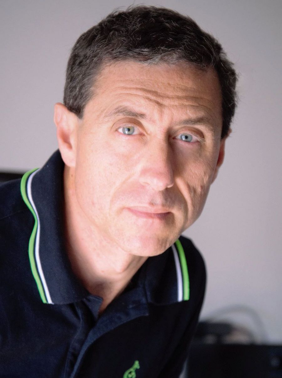 Giovanni Sartini ist Produktions- und Vertriebsleiter bei der Imball Center Srl Giovanni Sartini ist Produktions- und Vertriebsleiter bei der Imball Center Srl