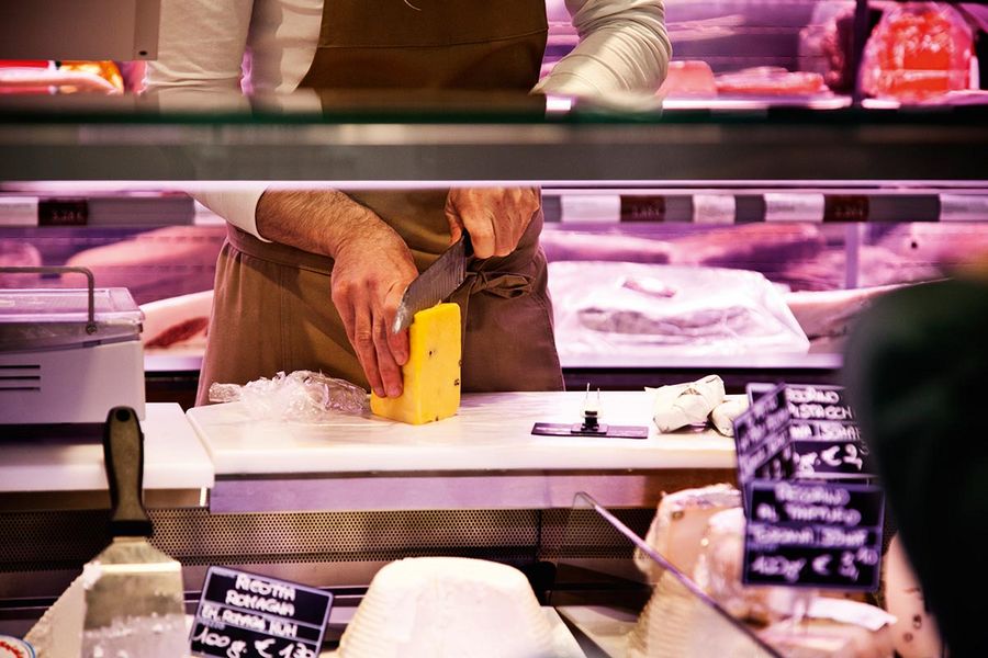 Frisch geschnittener Käse. Frisch geschnittener Käse.