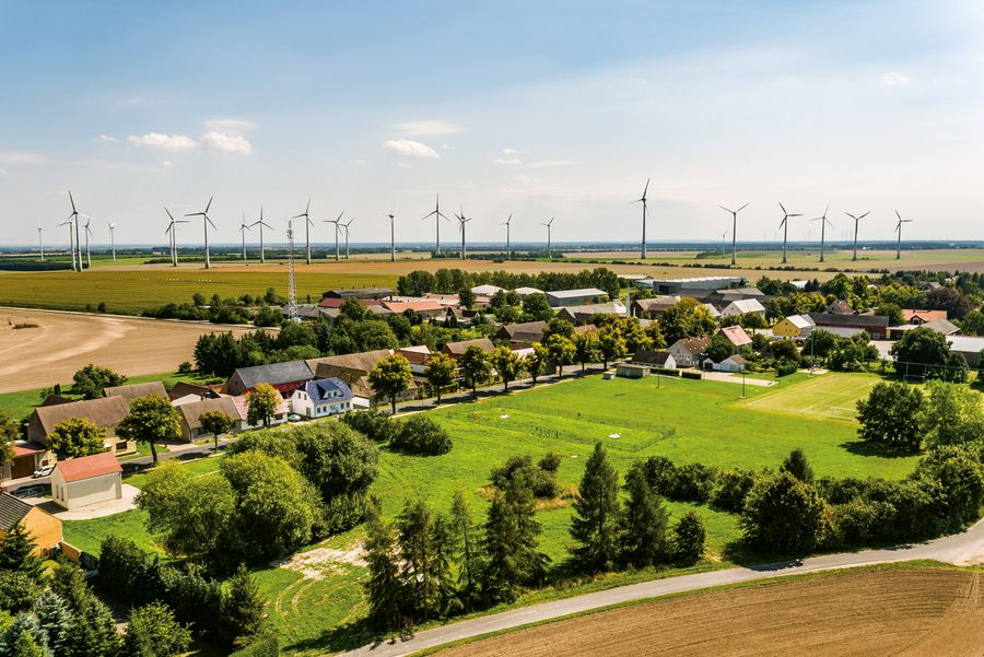 Vorzeigeprojekt: Das energieautarke Dorf Feldheim in Brandenburg Vorzeigeprojekt: Das energieautarke Dorf Feldheim in Brandenburg